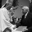 Josef Bogar přijímá na Antonínku blahopřání od arcibiskupa Jana Graubnera, léto 2008 (foto: RB)